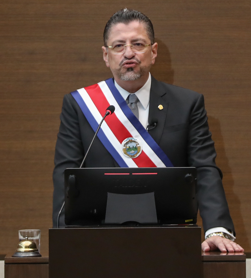 Presidential portrait of Rodrigo Chaves Robles